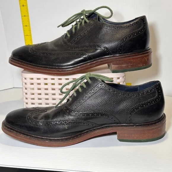 Cole Haan size 10 Black Leather Men's Oxfords with Green Laces soles 22